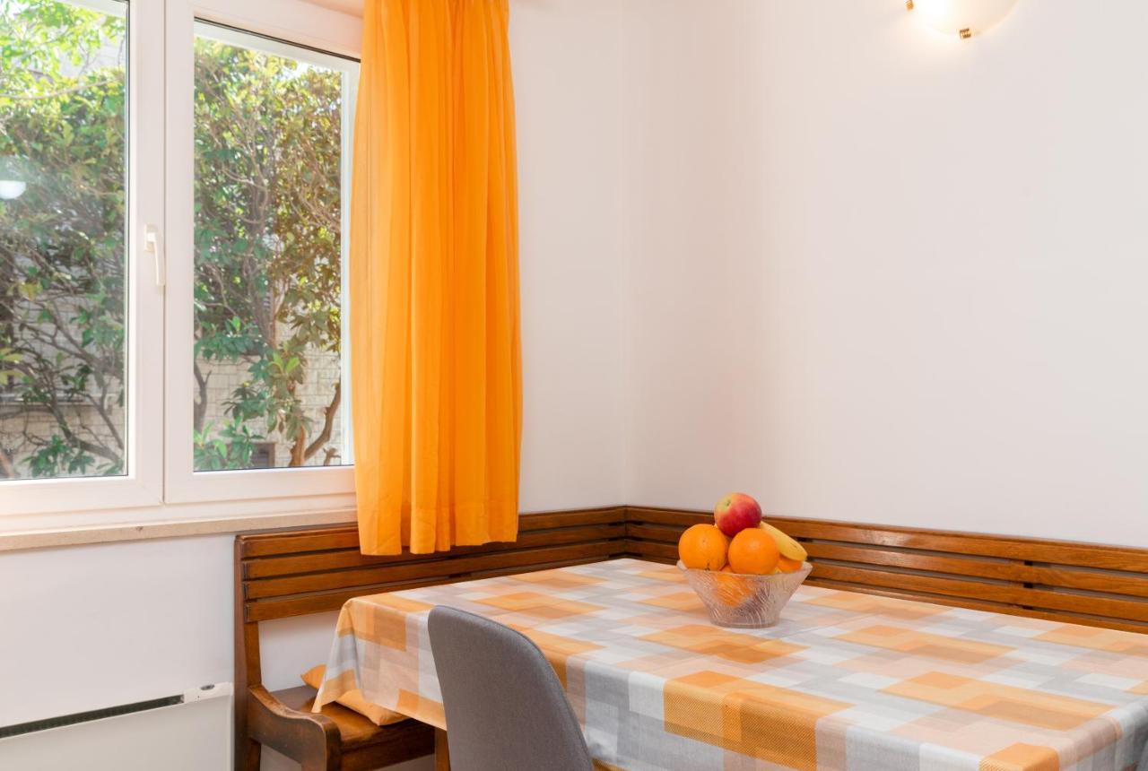 Apartment Nona - Center, 150 Meters From The Beach Supetar Eksteriør billede